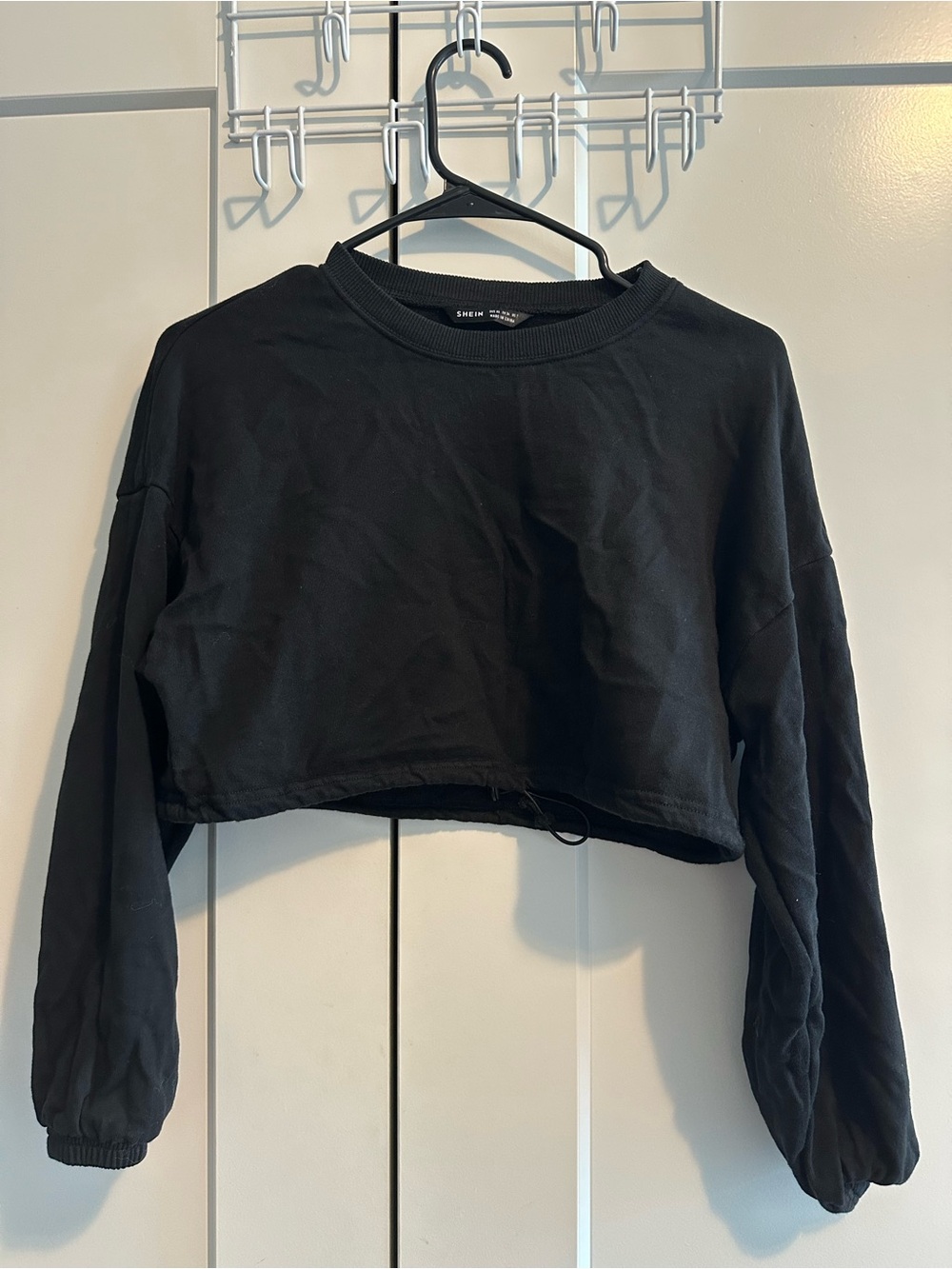 SHEIN Black Cropped Crewneck Sweatshirt Top